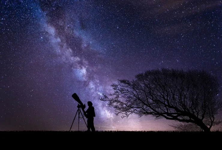Qual a diferença entre astronomia e astrologia